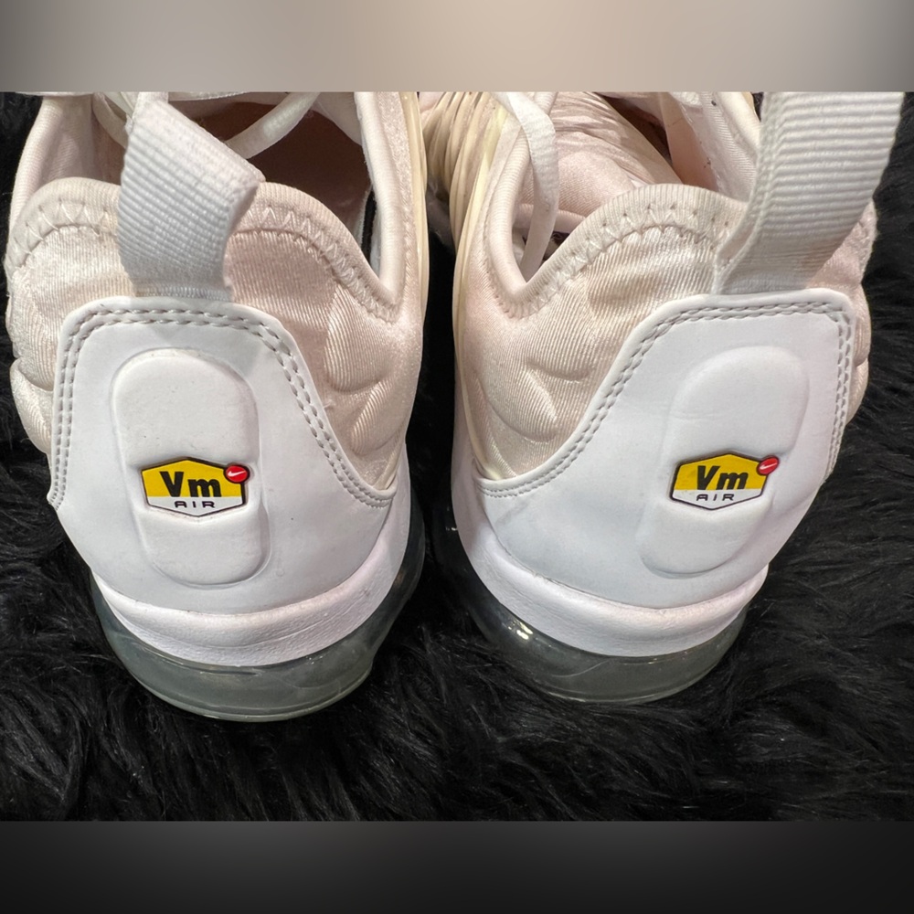 NIKE AIR VAPORMAX PLUS | Triple White | Size 11M - Picture 3 of 9